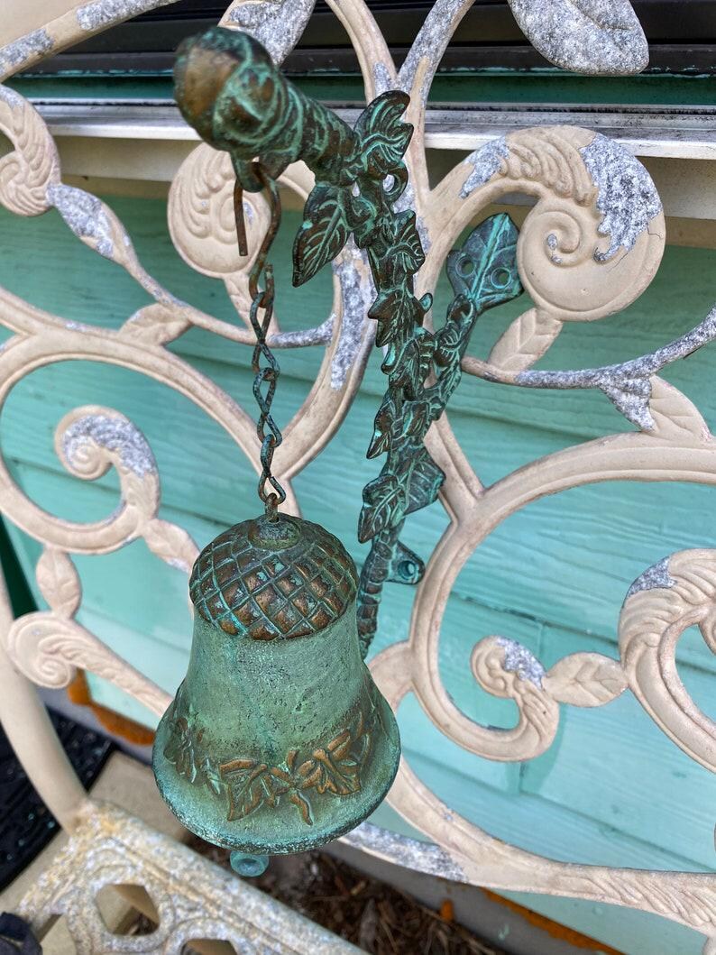 Vintage Blue Cast Iron Door Bell: Distressed Green Leaf & Vine Style imagem 8