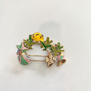 Vintage Under the Sea Enamel and Metal Brooch with Movable Fish.