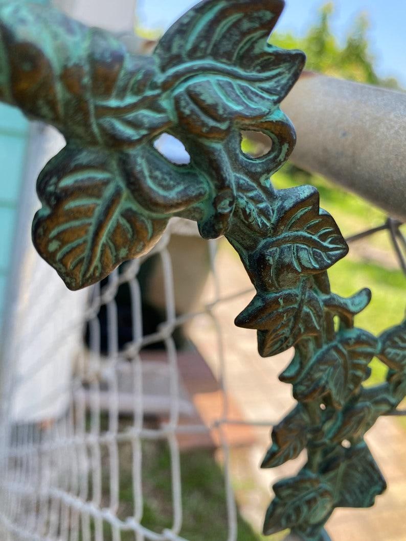 Vintage Blue Cast Iron Door Bell: Distressed Green Leaf & Vine Style imagem 6