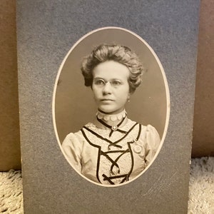 Antique Cabinet Card Black and White Portrait Sepia Photo Woman C1900.