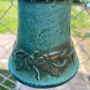 Vintage Blue Cast Iron Door Bell: Distressed Green Leaf & Vine Style imagem 5