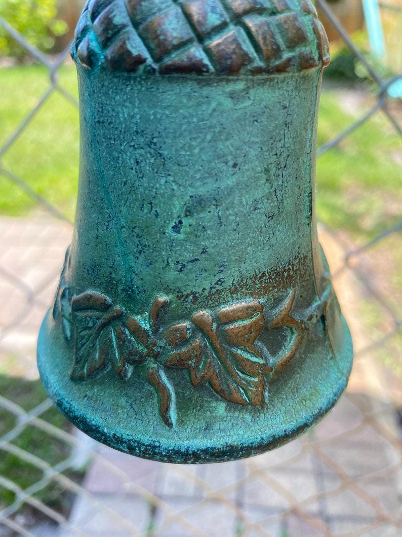 Vintage Blue Cast Iron Door Bell: Distressed Green Leaf & Vine Style imagem 5
