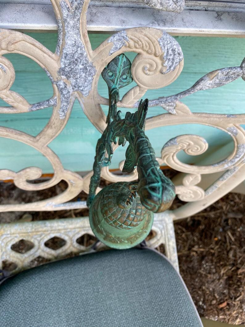 Vintage Blue Cast Iron Door Bell: Distressed Green Leaf & Vine Style imagem 7