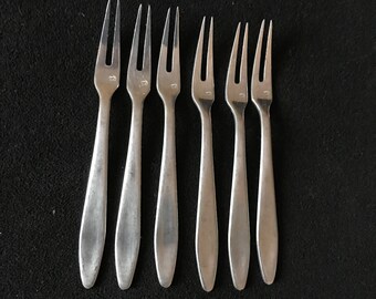 red&Golden HNSTI Dessert Fruit Forks Stainless Steel 2 Prong Tasting Appetizer Escargot Olive Cocktail Crab Dinner Salad Fork red&Golden HNSTI Dessert Fruit Forks Stainless Steel 2 Prong Tasting Appetizer Escargot Olive Cocktail Crab Dinner Salad Fork
