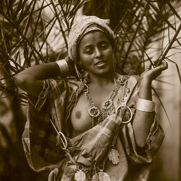 Lehnert and Landrock Photo, young Tunisian woman with metal jewelry, 1900s | Vintage Photo Print | 20th Century | Bracelet | Necklace