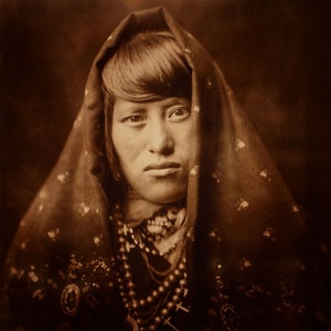 Edward Curtis Photo - Kobieta z Acoma, 1905