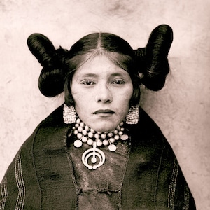 Adam Clark Vroman Photo, &quot;Hopi Maiden&quot; squash blossom hairdo, 1901
