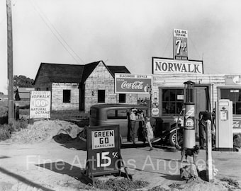 Dorothea Lange Photo "Riverbank Gas Station" 1940
