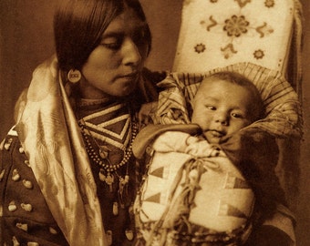 Edward Curtis Photo - Mother and infant, Apsaroke, 1908