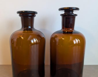 Set of 2 vintage medium-sized apothecary jars made of amber glass.