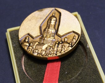 Soviet vintage souvenir collectible, Kiev Ukraine medal, Ukraine souvenir in a box, Retro travel souvenir, Souvenir from 1980s USSR