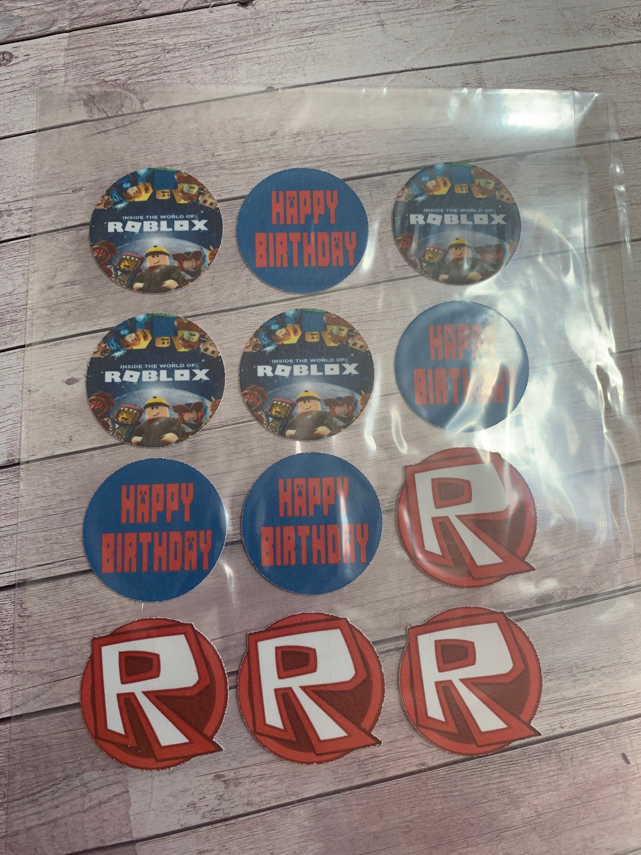 Roblox inspired edible handmade logo plaque / badge birthday cake topper