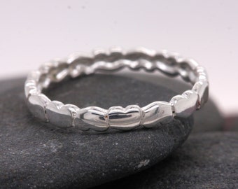 Handgemachter Stapelring aus Sterlingsilber in Herzform, Größe N
