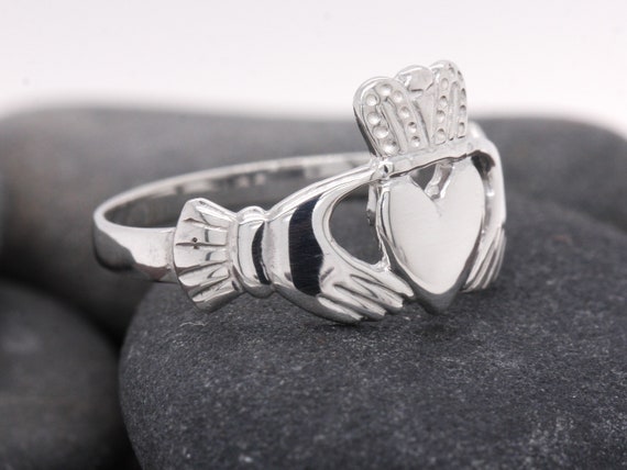 Ladies Sterling Silver Claddagh Dress Ring Size G Y Brand New in