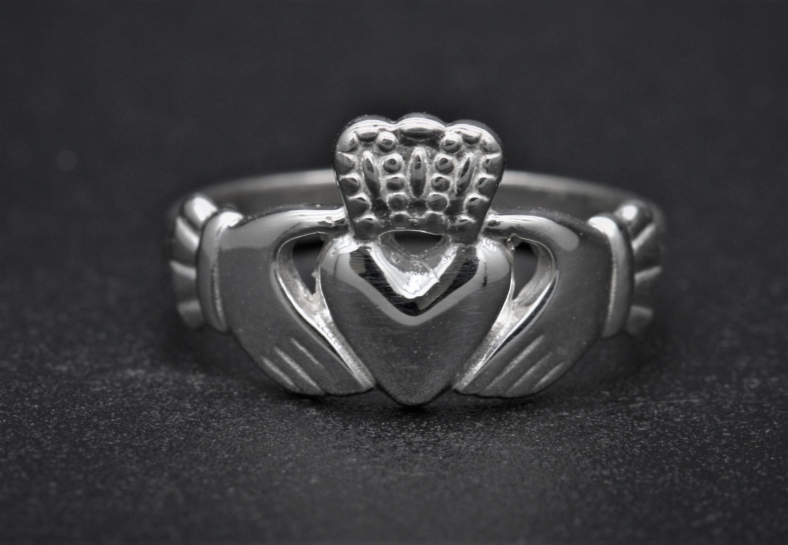 Bague de Claddagh celtique irlandaise en argent sterling avec c urs couronne mains taille N Z3 bijoux de haute qualite fabriques en Grande Bretagne Etsy France