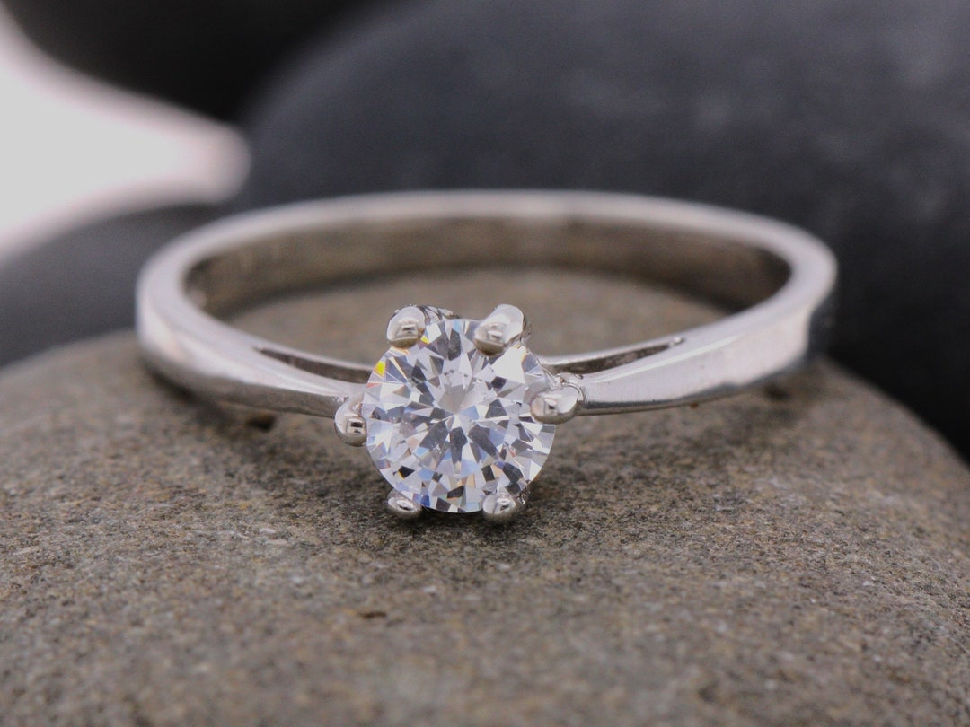 925 Sterling Silver and CZ Cubic Zirconia Simulated Diamond Fancy Ring Jewelry G