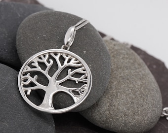 Beautiful 9ct White Gold Hallmarked Tree Of Life Pendant & Necklace Gift Boxed High Quality British Made Jewellery