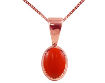 Può includere: Una collana con un ciondolo in oro rosa e una pietra di corallo rosso di forma ovale.