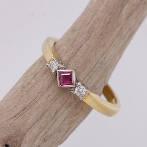 18ct Yellow Gold Ruby & Diamond Trilogy Size O Engagement Dress Ring R13 High Quality British Made Jewellery