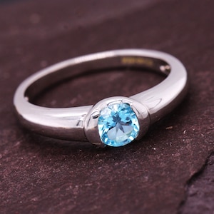 9ct White Gold Blue Topaz Infinity Set Solitaire Dress Ring Size N R223 High Quality British Made Jewellery