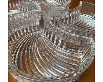 Piatti da portata Crystal Crescent — Set di quattro piatti da portata in vetro pressato pesante a coste