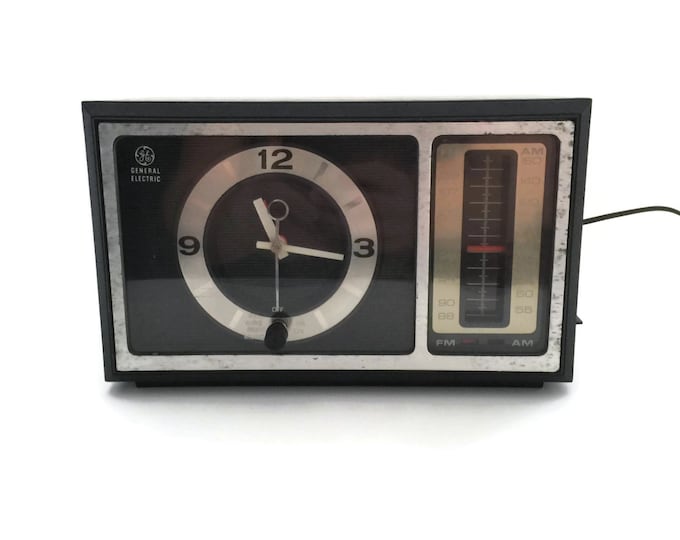 Retro Clock Radio, Vintage Clock Radio, GE Clock Radio, FM/AM Clock Radio, General Electric