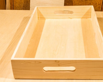 Serviertablett aus graviertem Kiefernholz: Personalisiertes Frühstückstablett