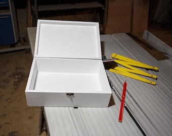 Handmade Pine Keepsake Box: Unfinished Wood Storage Box (30x20x10 cm)