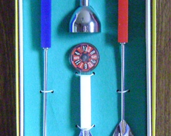 Vintage Royal London Bet a Drink Gaming Bar Set / pour cocktails / 1972 / Anniversaire / Fête des Pères / Présentoir / Homme des cavernes / Objet de collection