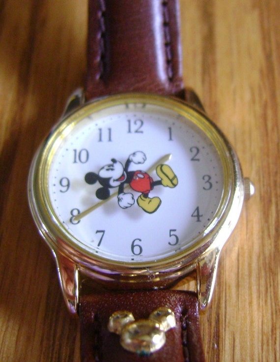 Vintage Disney Mickey Mouse watch by SII Mkt / sec