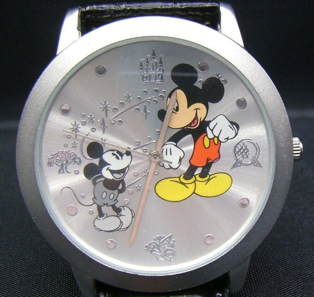 Vintage Disney Mickey Mouse Through the Years Watch Large Face