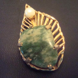 Vintage Signed Kramer Goldtone Brooch With  Green Cabachon and a Real Cultured Pearl