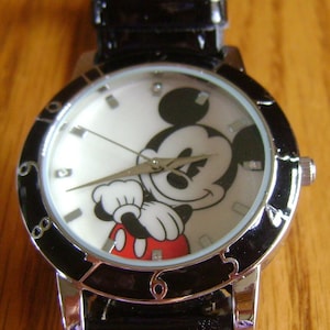Reloj Disney MZ Berger Mickey Mouse / Brazos plegados / Nuevo / Sin usar / Coleccionable / Regalo de cumpleaños / Regalo de Navidad