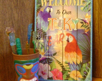 Set shaker per cocktail Tiki e bastoncini Swizzle / cartello in legno Tiki / festa Tiki / da collezione / regalo di compleanno / regalo per la festa della mamma / Display