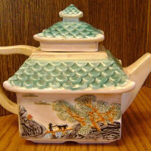 Vintage Burton & Burton Chinese Tea Pot / collectible / Birthday gift / display / Mother&#39;s day / Asian decor / made in China / tea party