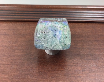 Boutons Lavender Mist, fabriqués dans le Michigan, boutons en verre rose pâle irisé, matériel d'armoire, bouton en verre rose violet argenté, violet irisé