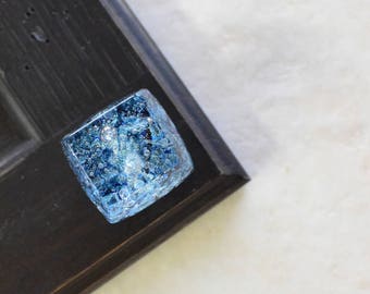 Bouton bleu argenté, fait main aux États-Unis, bouton de meuble bleu et argent avec verre bleu marine, Dancing Water-Glacier Bay