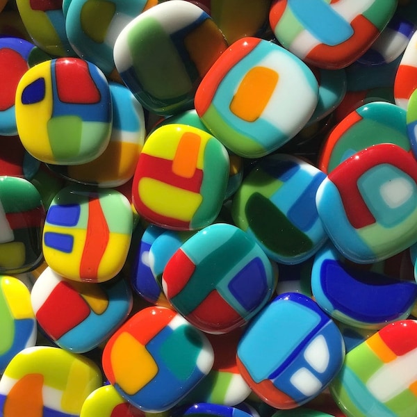 Happy Knob, Ljusa färgglada glasskåpsknoppar, Primärfärgade knoppar, Tillverkad i Michigan, ColorForm D