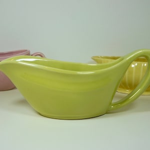 Vintage La Linda Bauer limegrön såsskål: California Pottery