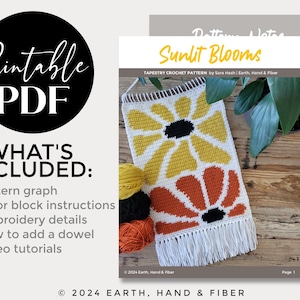 Pu&ograve; includere: Un modello PDF stampabile per un arazzo da parete all'uncinetto chiamato "Sunlit Blooms". Il modello include un grafico, istruzioni per blocchi di colore, dettagli di ricamo, come aggiungere un tassello e tutorial video.