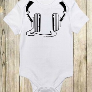 Funny Baby Onesie®- Headphones Baby Onesie®- Music Baby Onesie®-Hipster Baby Clothes®- Baby Shower Gift- Baby Boy Onesie®- Baby Girl Onesie®