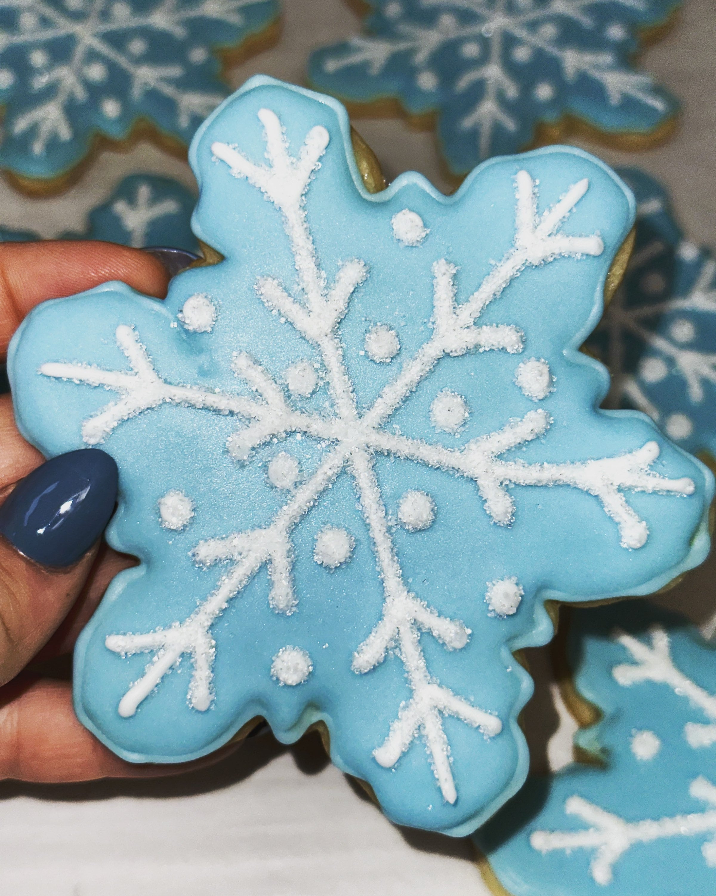 Hãy nhâm nhi bánh quy tuyết đông lạnh đầy mùi vị ngọt ngào và thơm phức từ Etsy Pháp. Hình ảnh liên quan sẽ giúp bạn trải nghiệm cảm giác thoải mái của mùa đông với những thiết kế ấn tượng của bánh quy tuyết xinh đẹp!