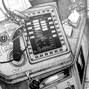 K&ouml;nnte beinhalten: Eine Schwarzwei&szlig;illustration eines Bedienfelds mit verschiedenen Kn&ouml;pfen, Schaltern und Zifferbl&auml;ttern. Das Feld ist mit "STS Navigation System" beschriftet und enth&auml;lt ein digitales Display mit dem Text "V1 161 KT, VR 164 KT, V2 162 KT".