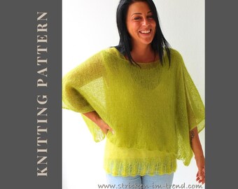 Può includere: Un poncho in maglia color verde lime, dalla vestibilità ampia e semitrasparente, con scollo ampio e orlo a coste. Il testo KNITTING PATTERN è stampato verticalmente sul lato sinistro e il sito www.stricken-im-trend.com è riportato in basso.