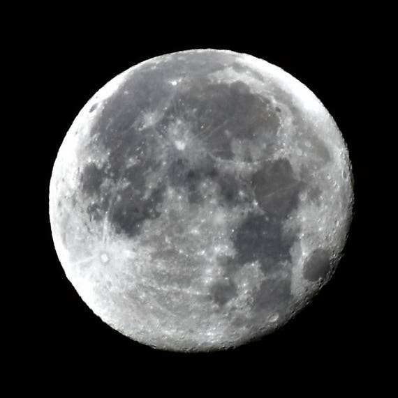 Full Moon: Amazingly detailed hi-res image of the Moon.