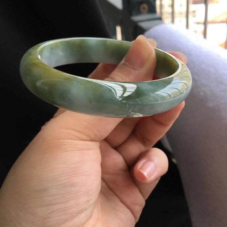 PICNIC in the GARDEN Myanmar Beautiful Jadeite bangle