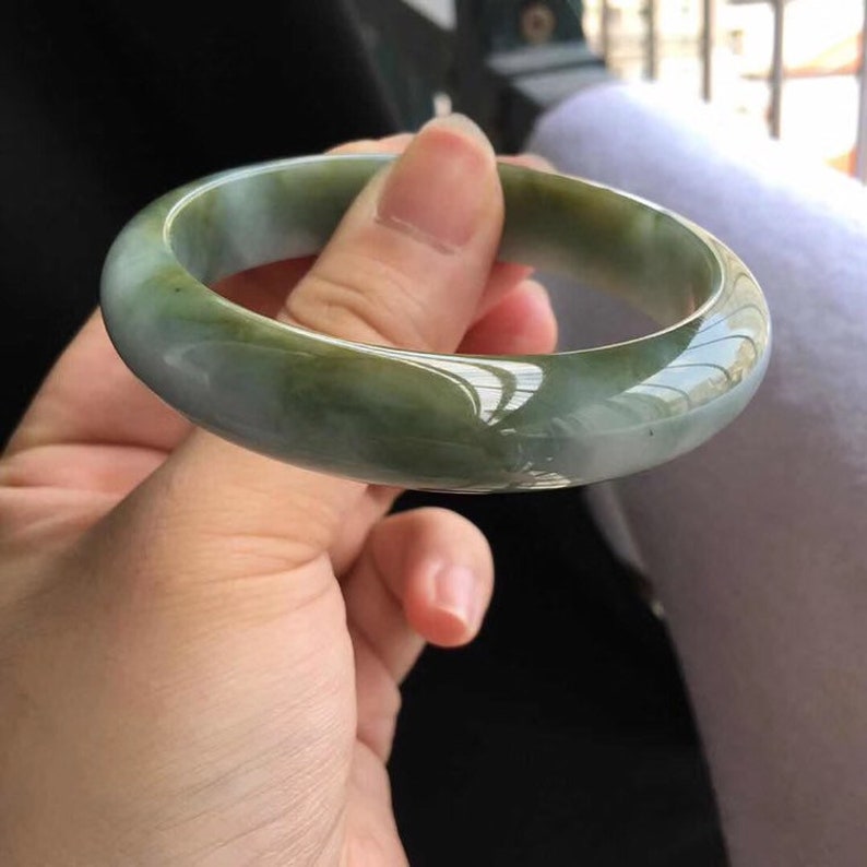 PICNIC in the GARDEN Myanmar Beautiful Jadeite bangle