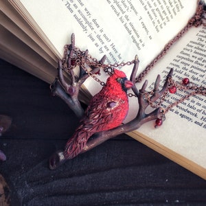 Cardinalis mâle, bijoux de style oiseau rouge, collier cardinal nord fait main en argile