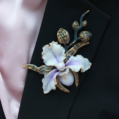 Broche orchidée rococo faite main : boutonnière en pâte polymère