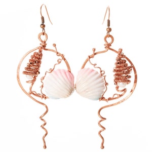 Créoles en cuivre : boucles d&#39;oreilles pendantes en coquillage